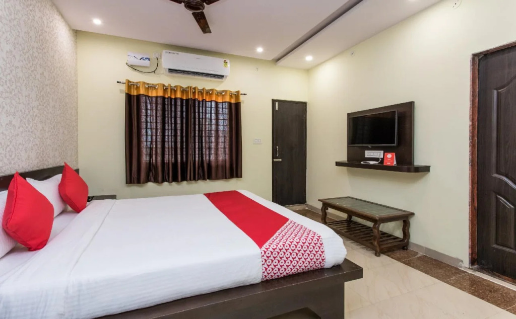 Lavish By FabHotel