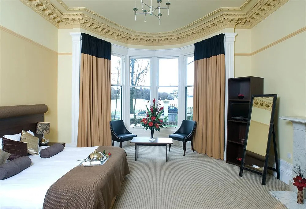 Number 10 Hotel