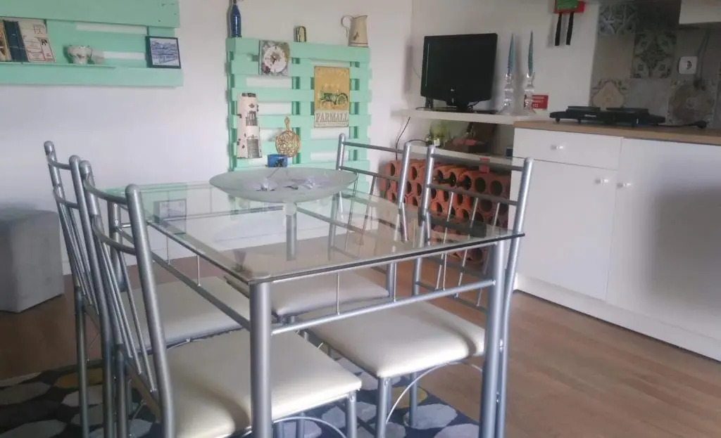 Alojamento - Apartamento ou quarto - Estacionamento à porta