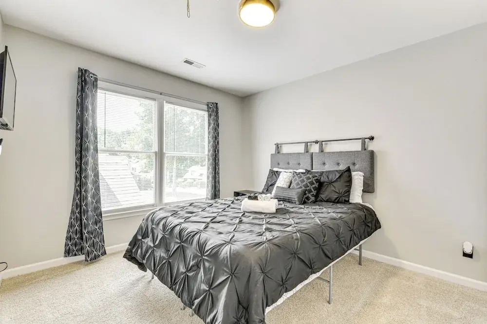 9 Mi to Uptown: Abode w Hot Tub in Charlotte