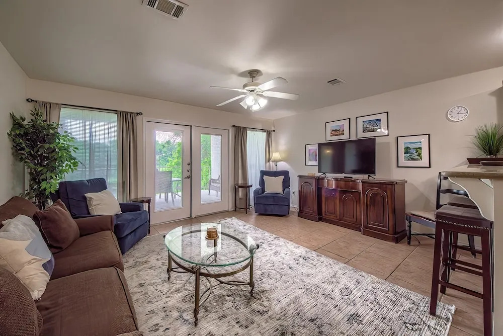 Ww H202 Mather Street Retreat 2 Bedroom Condo by RedAwning