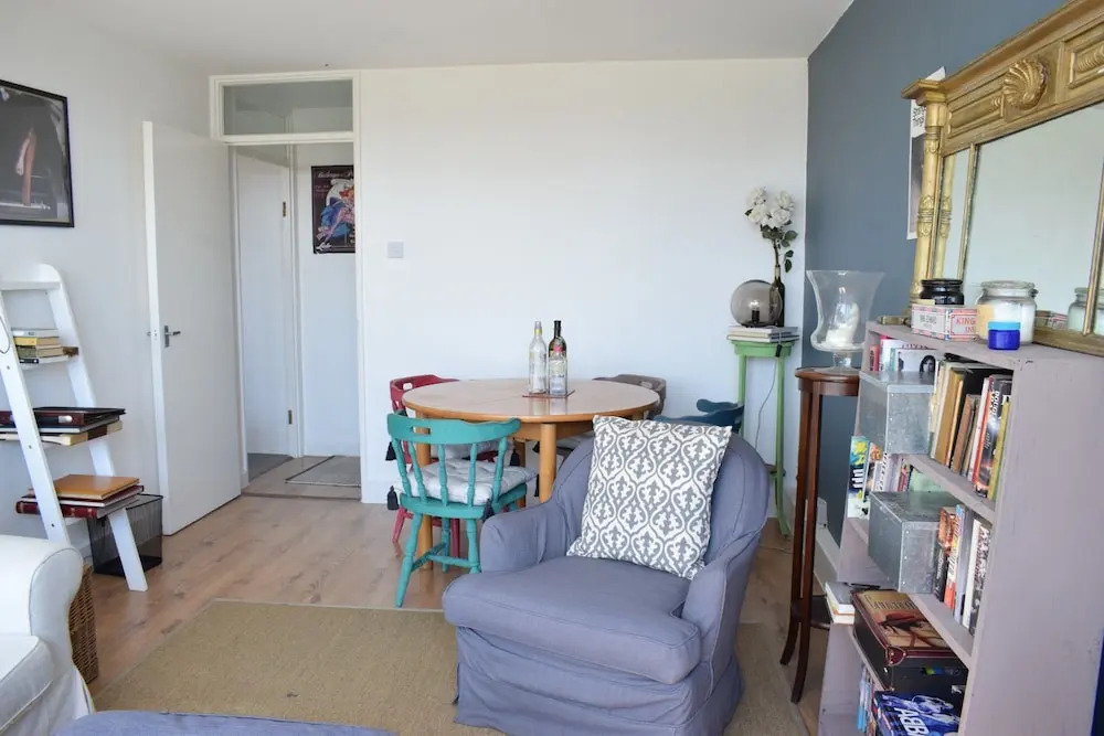 2 Bedroom Apartment Near Central London