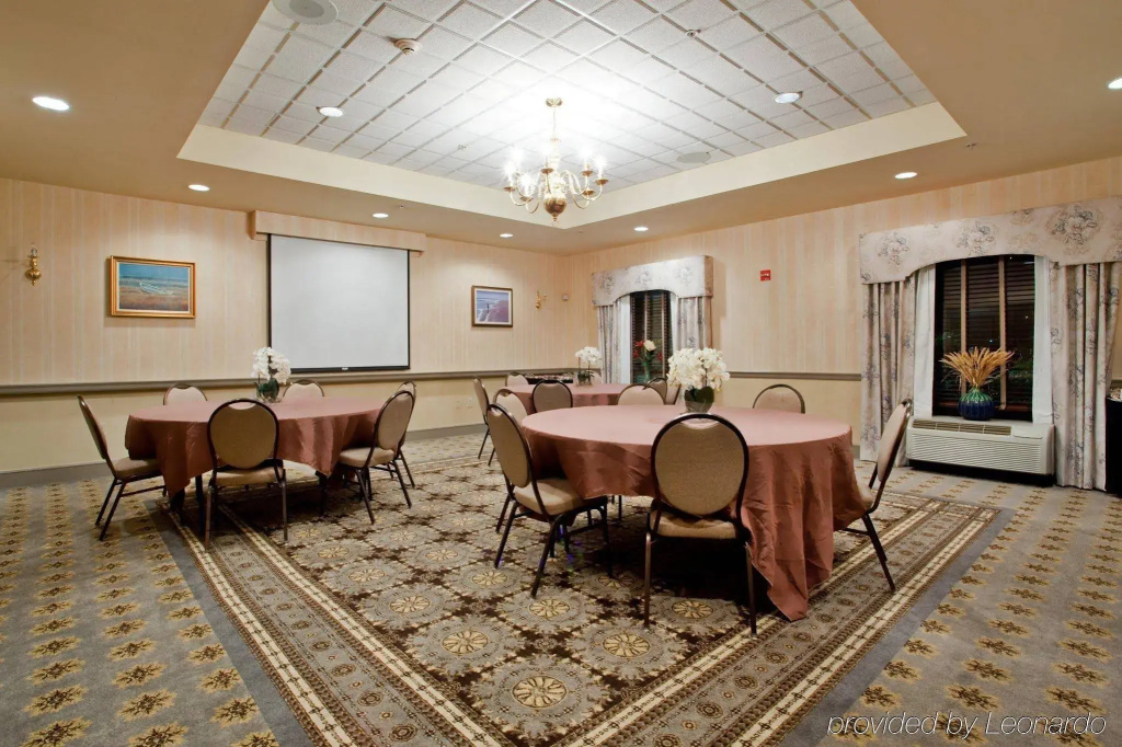 Holiday Inn Express & Suites Newport News by IHG