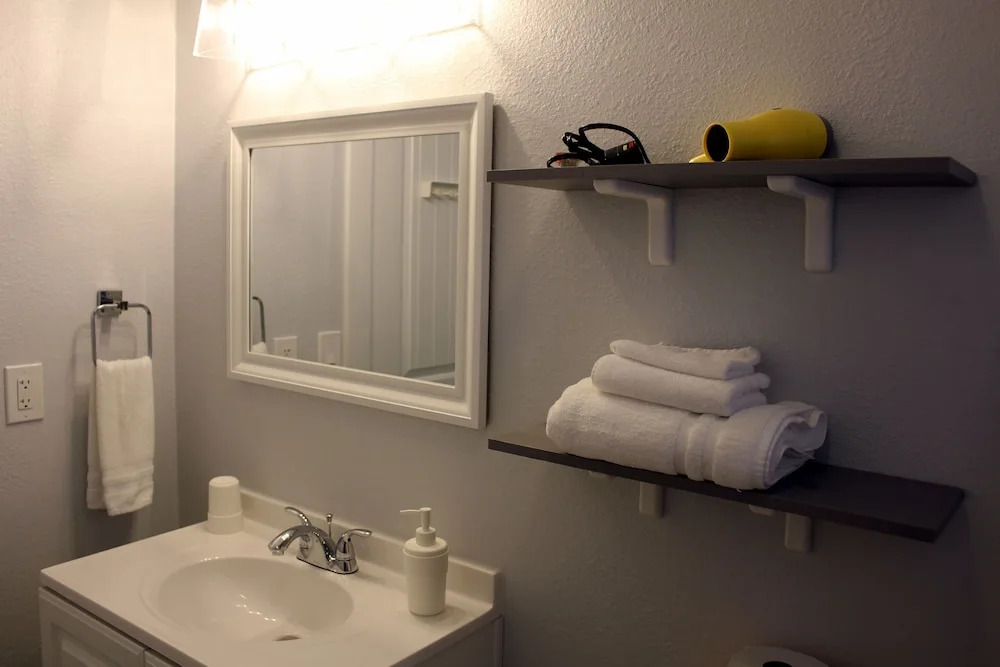 Rainier Guesthouse (Walk to Metro)