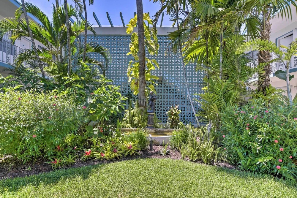 Coastal Downtown Naples Condo - Walk to the Beach!