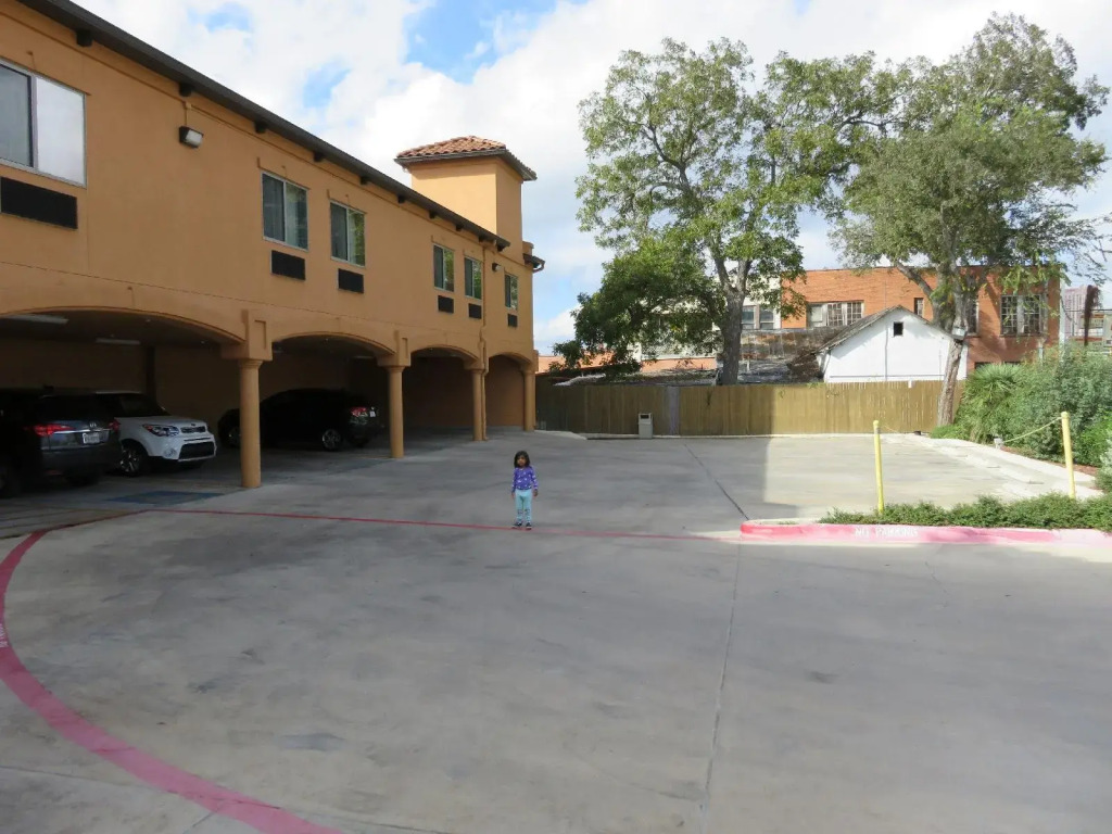La Hacienda Inn near Alamodome & Riverwalk
