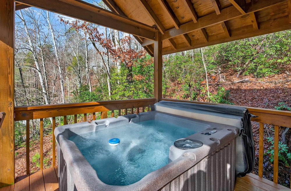 Hot Tub Location Cozy Studio Log Cabin Fireplace