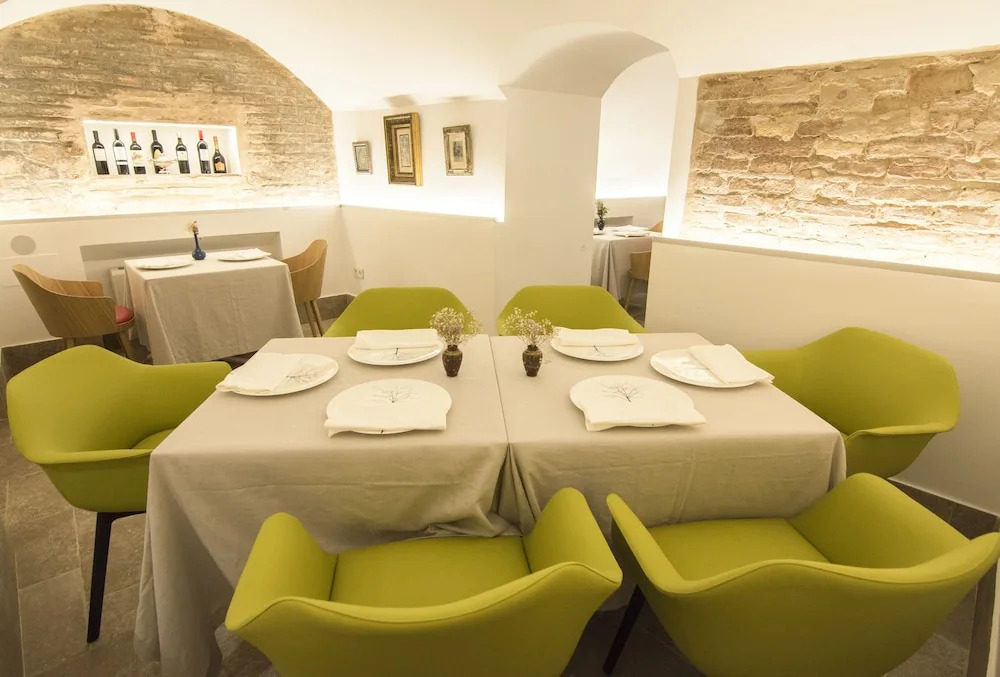 Hotel Oleum - Parking Gratuito bajo disponibilidad y reserva previa