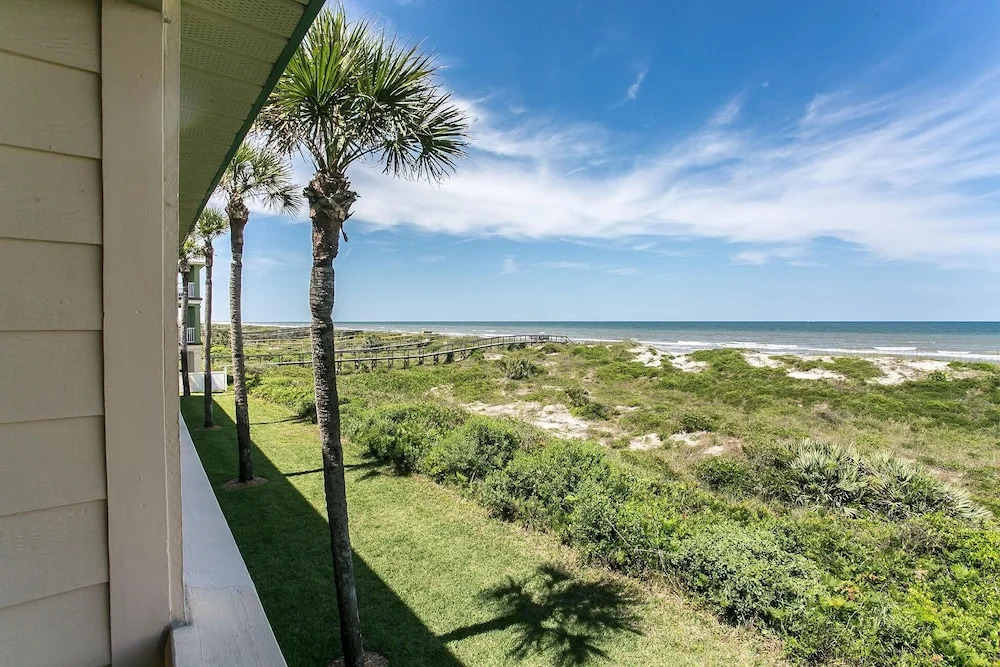 Sea Haven 522 [3/2.5] Free Activities! & Oceanfront Wifi Pool
