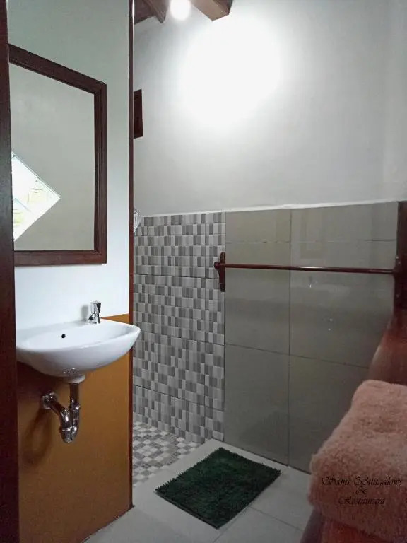 Sams Bungalows And Treks