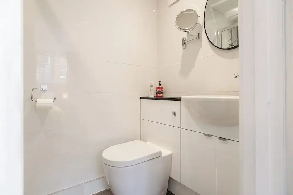 Gorgeous 1 BD in Central Cheltenham