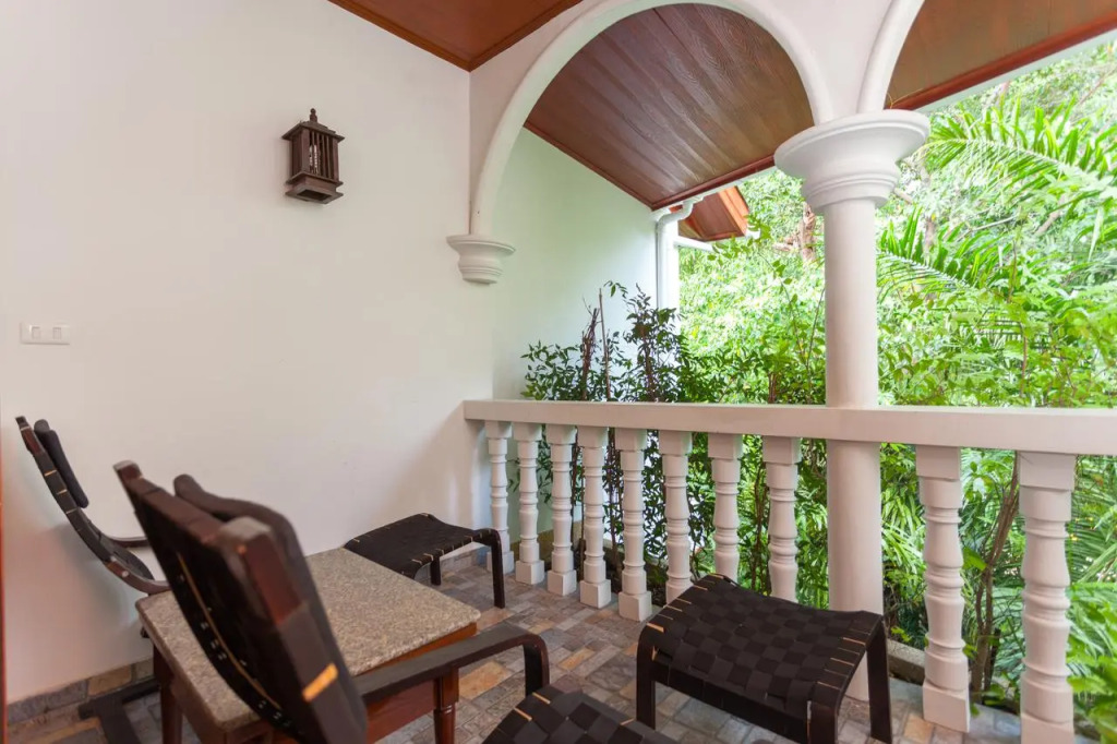 Tropica Bungalow Beach Hotel