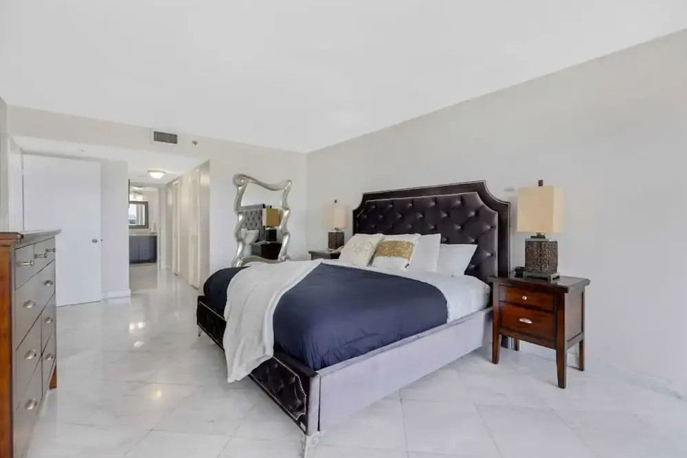 Sunny and Spacious 2 Bedroom Condo on the Bay