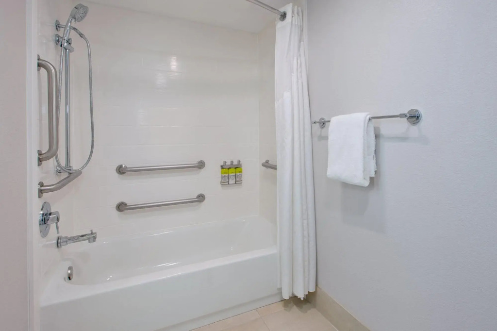Holiday Inn Express Fairfax-Arlington Boulevard by IHG