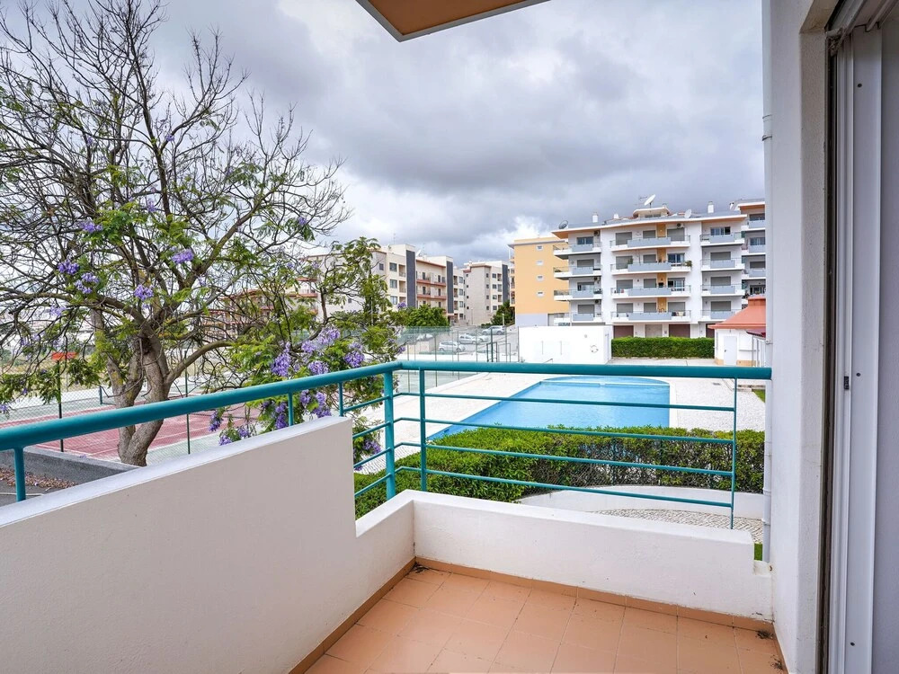Excellent one Bedroom Apartment in Meia Praia, With Communal Pool