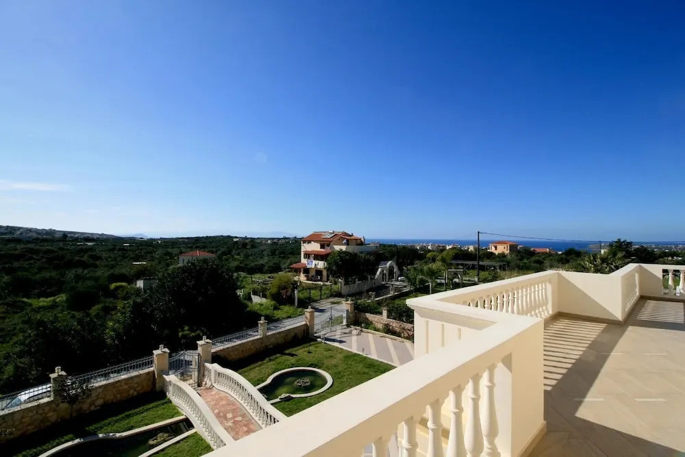 Luxurious Villa Anthi