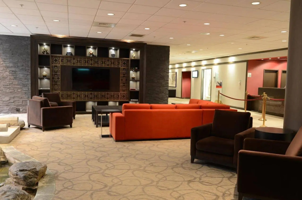 Holiday Inn Montreal Centre Ville Downtown by IHG
