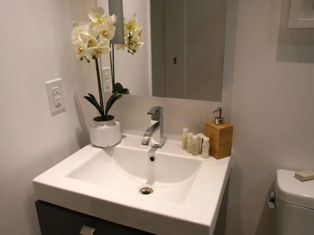 Stunning 1BR Condo in Popular King West