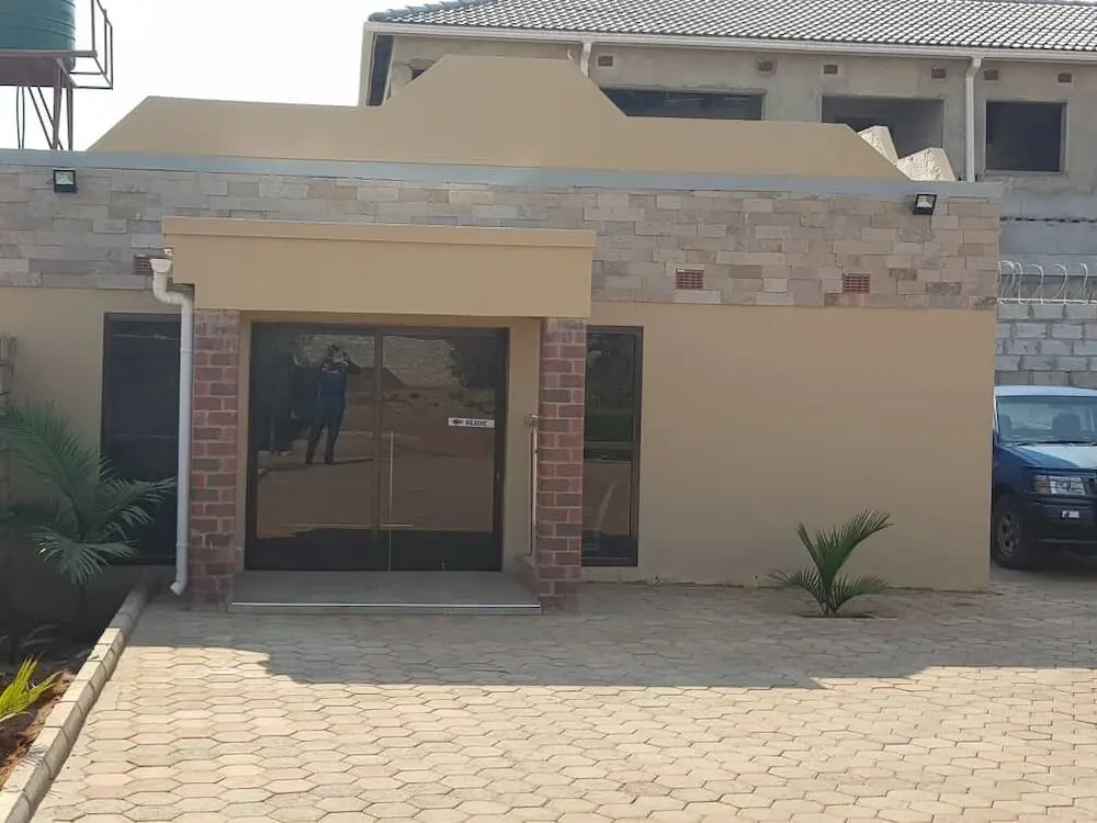 Ticheze Lodge And Car Hire