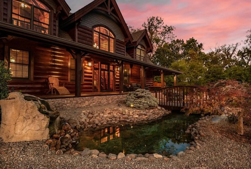 Grand Mountain Getaway 8 Bedroom Home by Redawning