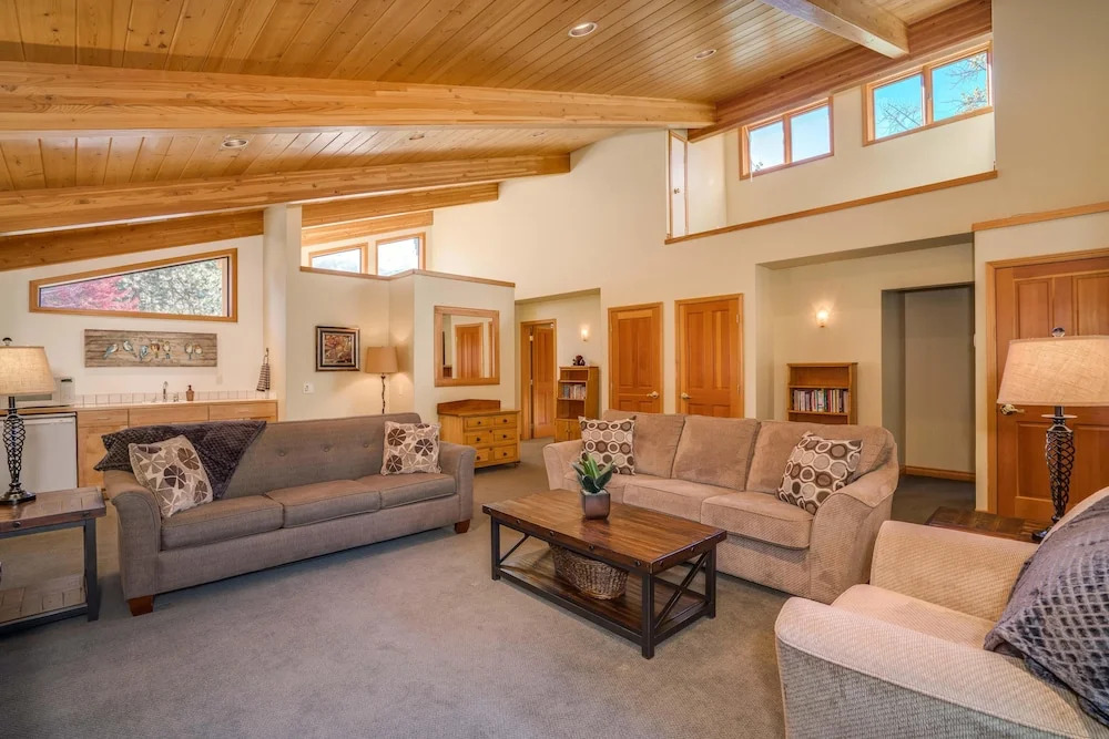 Riverside Lodge