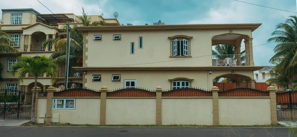 RS VILLAS - Three bedrooms share apartment with private room and free WIFI and 100mts to the beach and ac and 100mts to bus stop and pool