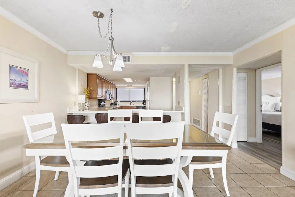 2BR Ocean View Condo w Private Balcony