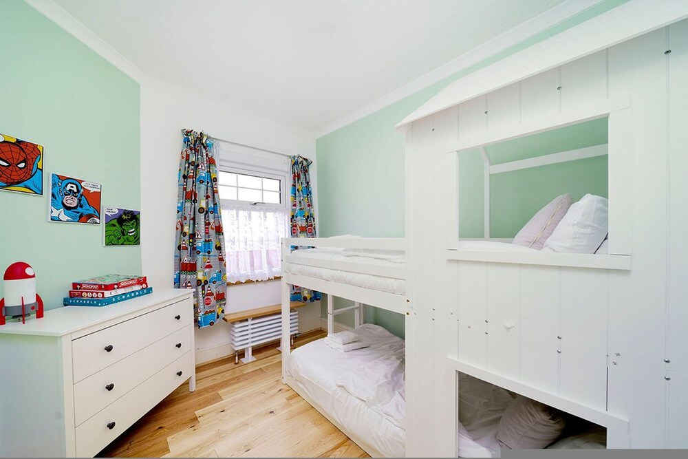 Stylish 3-bedroom Bungalow in London