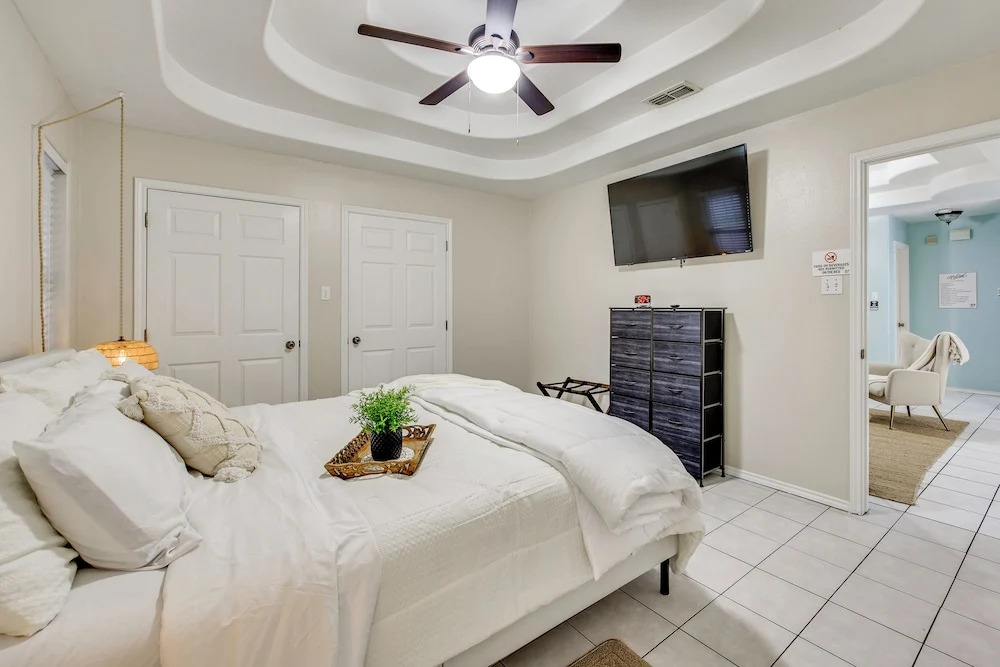 Pool Access & Work-ready Comforts! Edinburg Apt