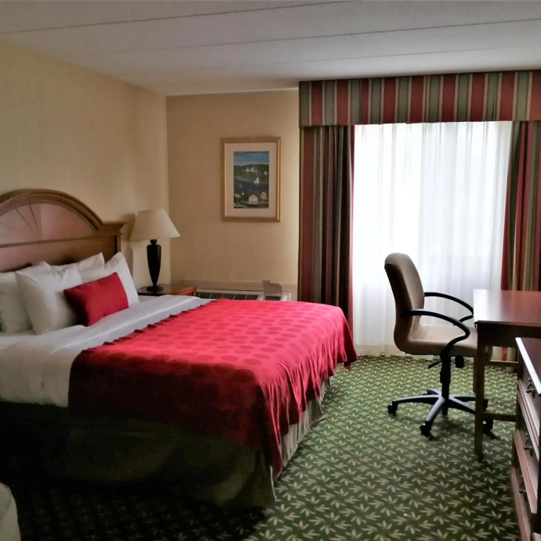 Mystic River Hotel & Suites