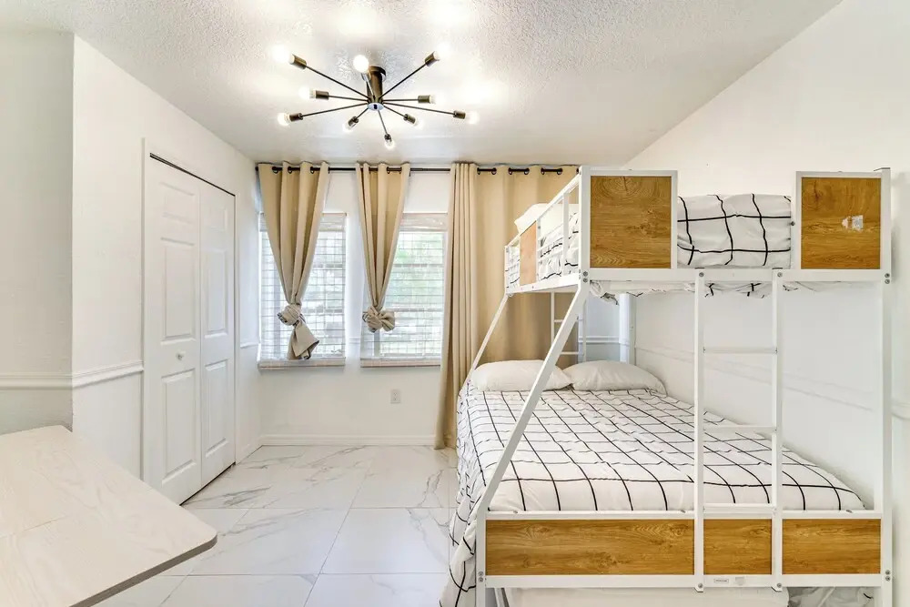 Group Getaway: Luxe Lakeside Gem in Port Charlotte