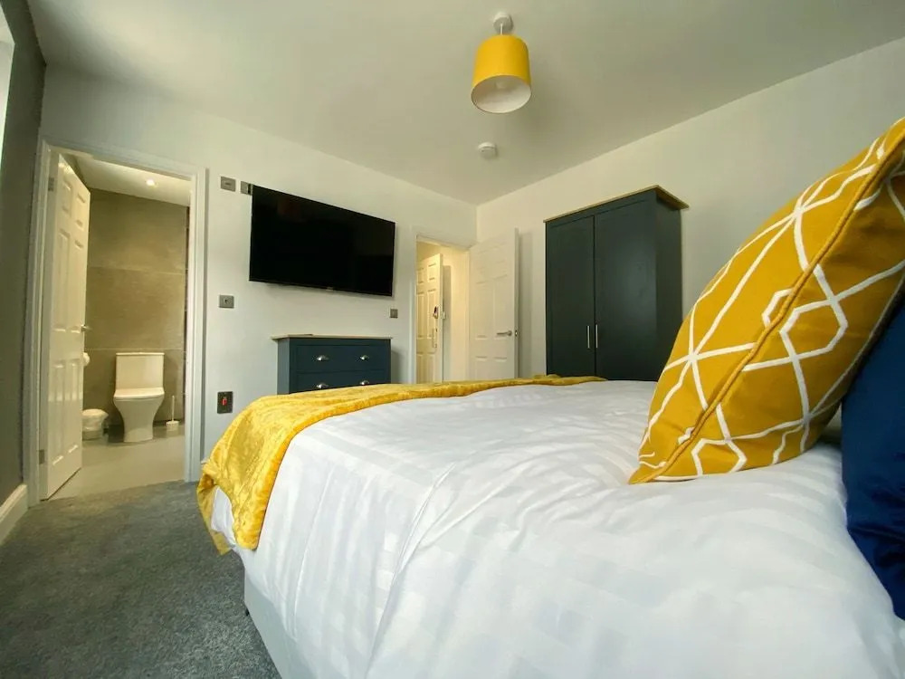 Mayfair Suite Sasco Apartments