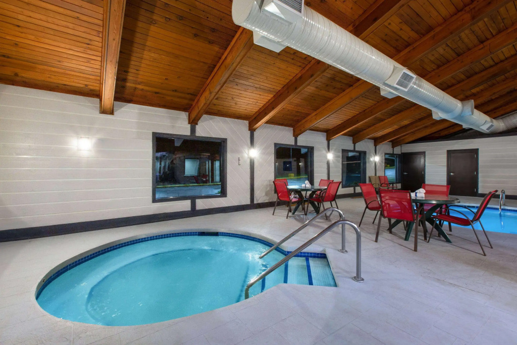 Days Inn & Suites by Wyndham Wisconsin Dells