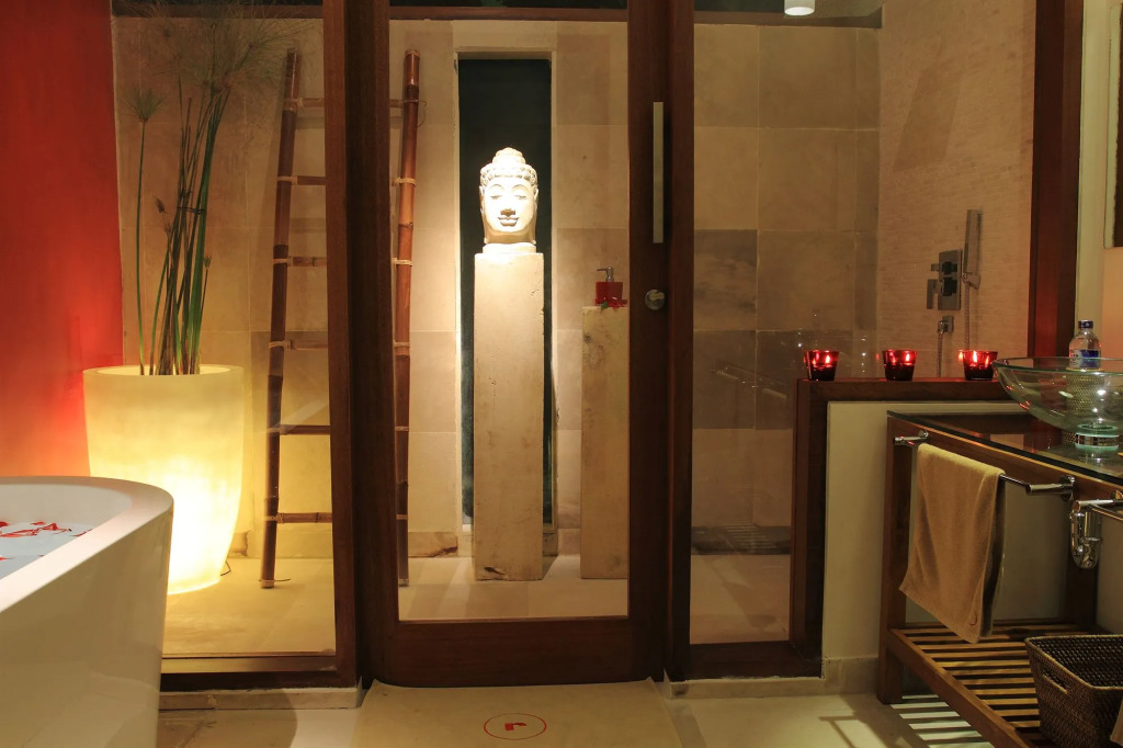 Rouge Bali - Lounge Bar, Villas & Spa