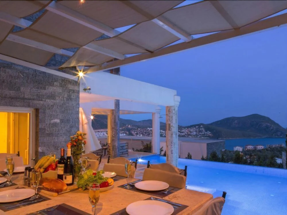 Ada Villa
