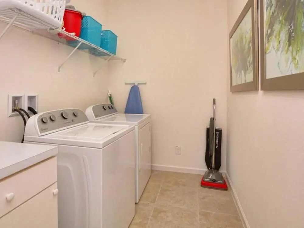 3 Bedroom Executive Home - Private Pool and Spa