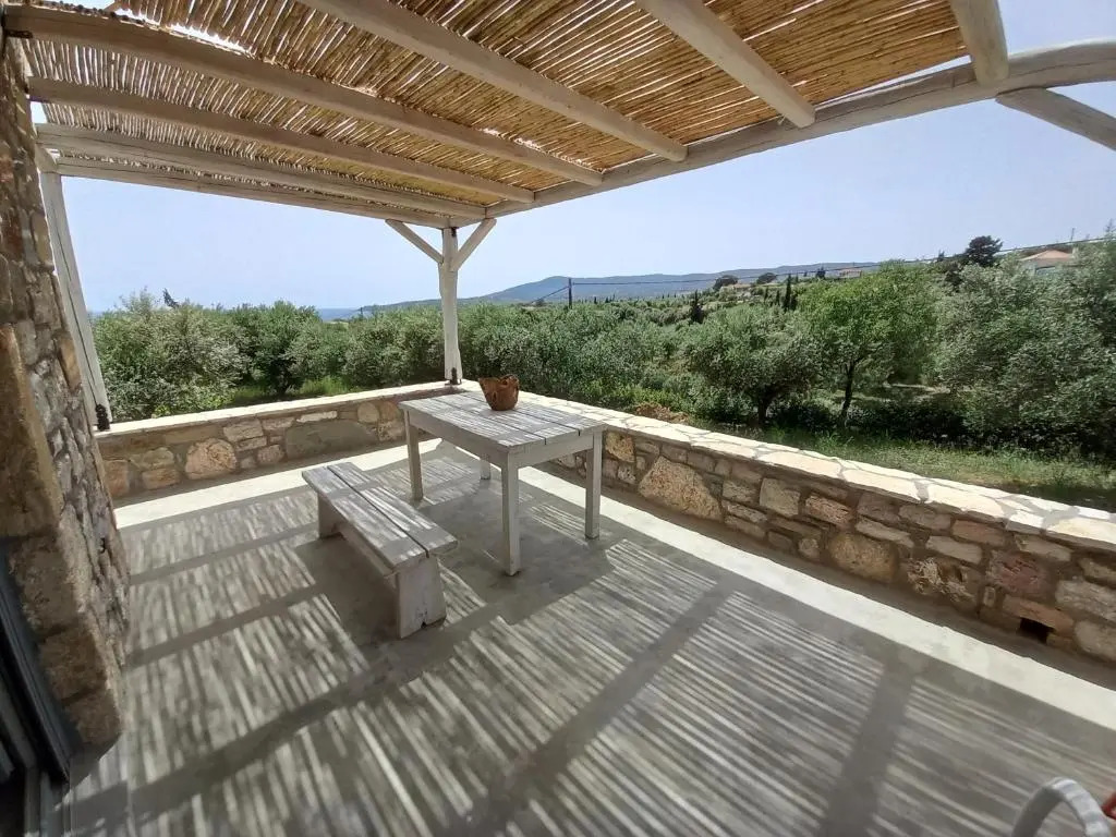 Koroni Stone House, fully equipped studios by the sea