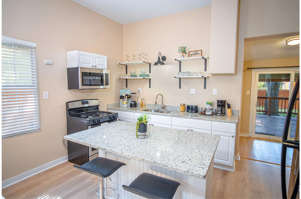 3 BR 1 BA Remodeled Home Near Downtown