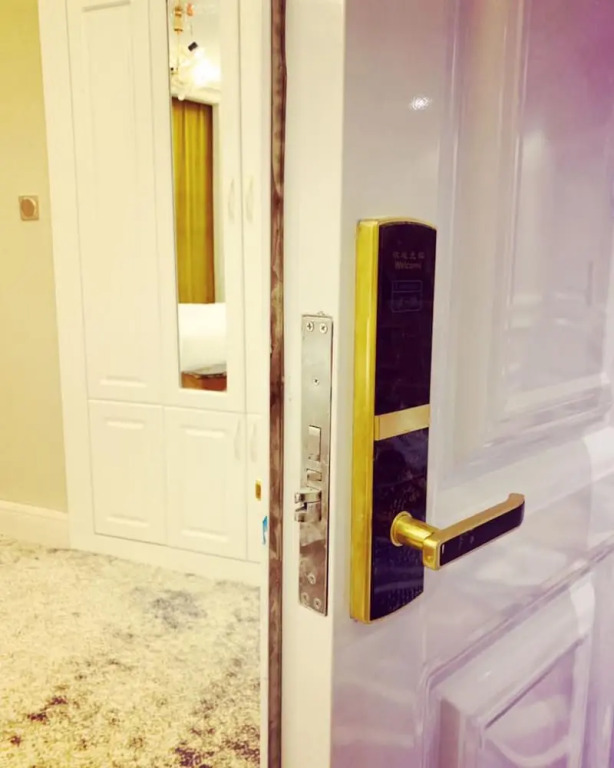 Elegance Hotel