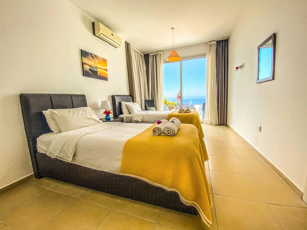 Detached Villa, Private Heated Pool, Outstanding Sea Views, Sleeps 6, Free Wifi