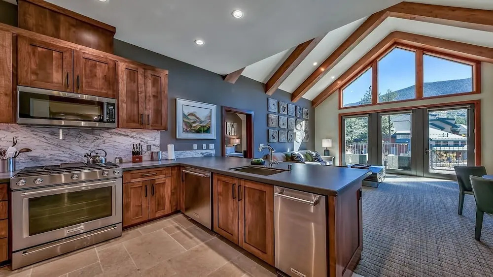 Luxury 2br Steps From Heavenly Village & Gondola 2 Bedroom Condo by RedAwning
