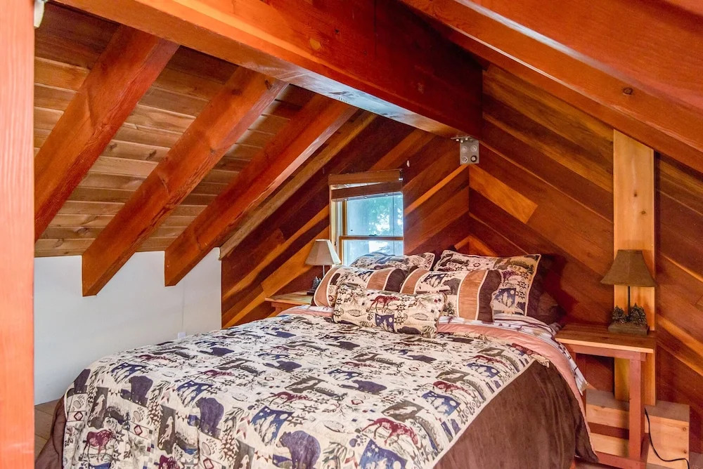 7290 4th Ave Cabin
