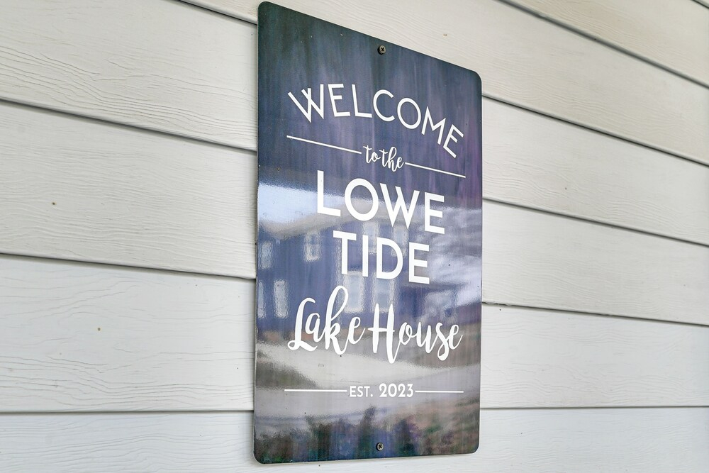 Lake Days & Fireside Nights! Updated Burnside Home