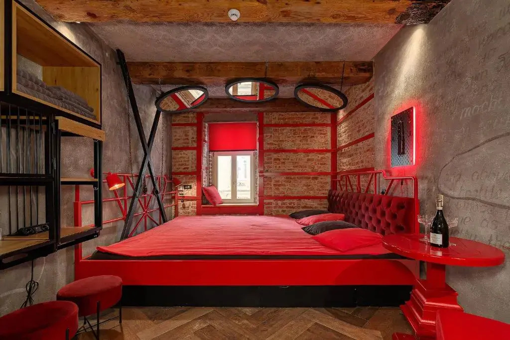 Мазох. Hotel & Cafe