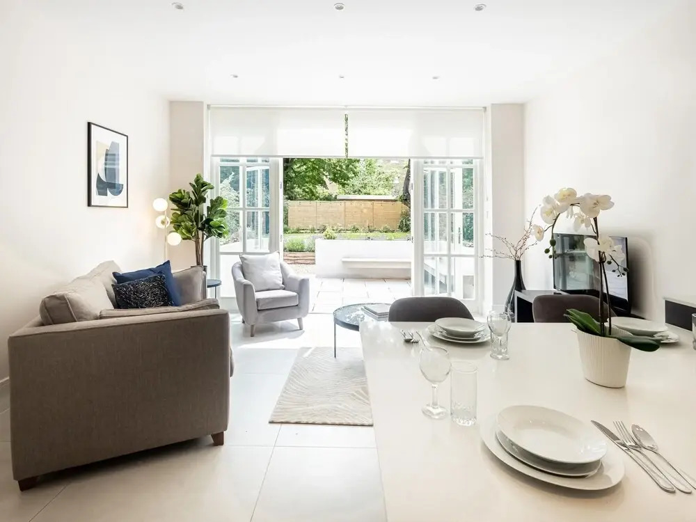 Little Venice Charm Cozy One-bedroom by Sojo Stay