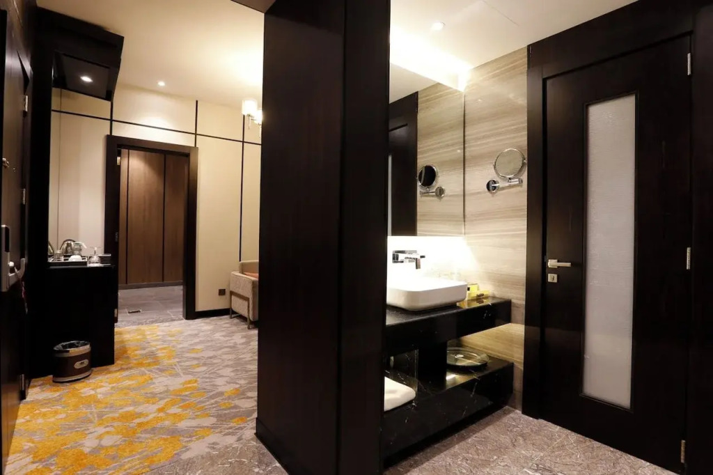 Freesia Hotel