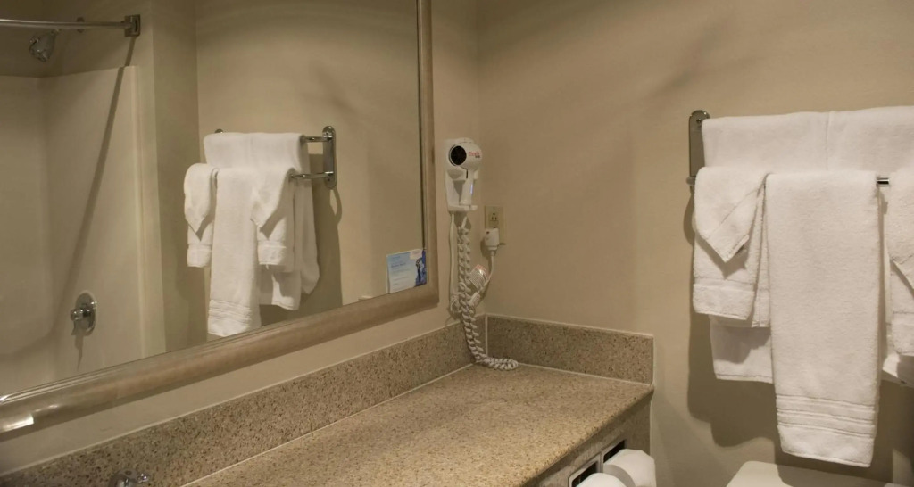 Baymont by Wyndham East Windsor Bradley Airport