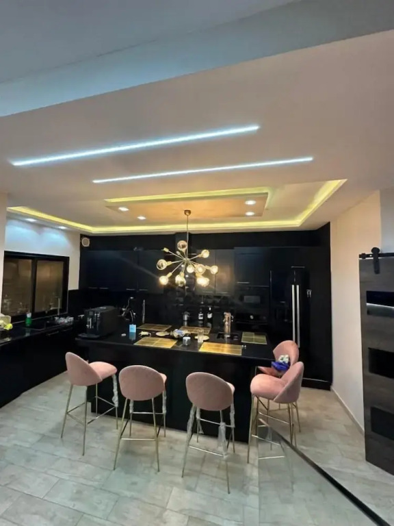 Luxury Central Cosy Villa