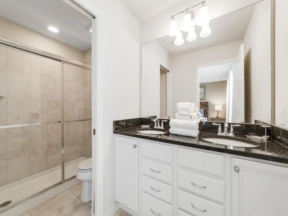Spacious 8 bedroom home, Windsor at Westside