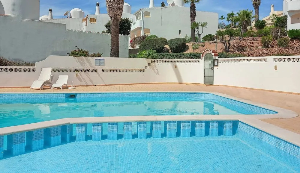Lovely 2 Bedroom end Townhouse in Carvoeiro